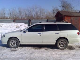 1999 Nissan Avenir Salut Pictures