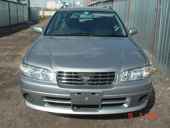 2000 Nissan Avenir Salut