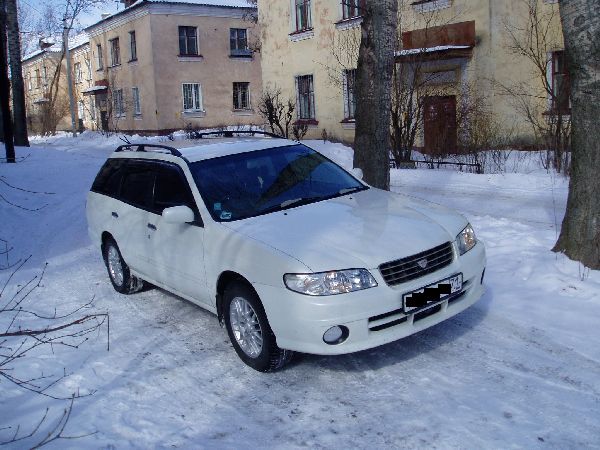 2000 Nissan Avenir Salut
