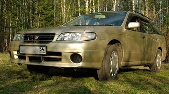 2000 Nissan Avenir Salut