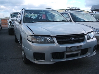 2001 Nissan Avenir Salut