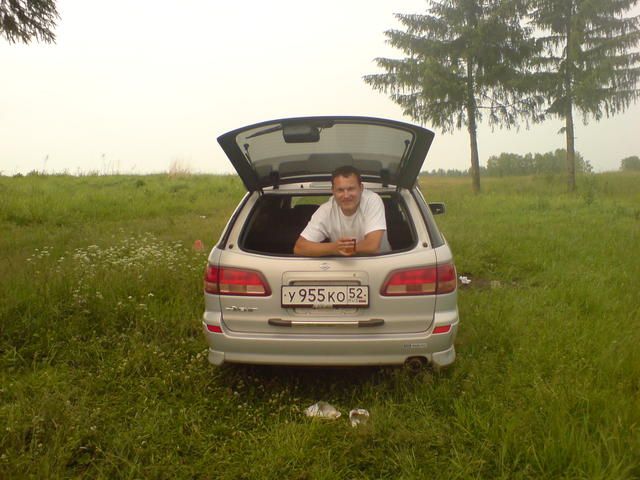 2001 Nissan Avenir Salut