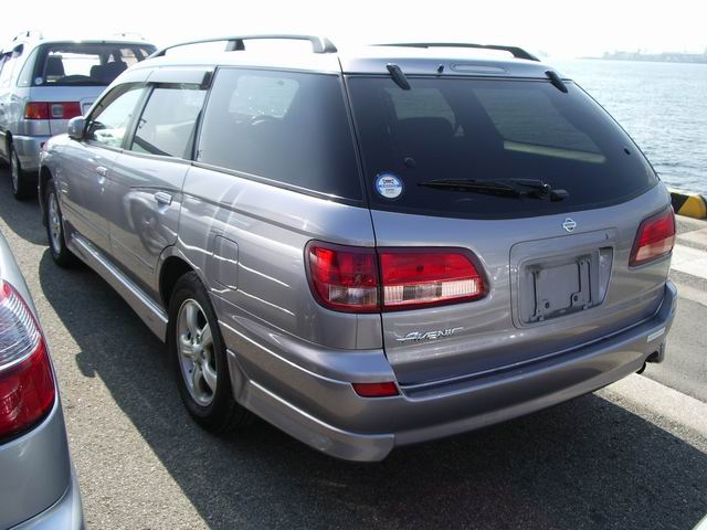 2001 Nissan Avenir Salut Photos