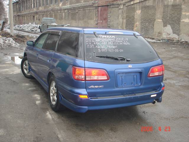2002 Nissan Avenir Salut