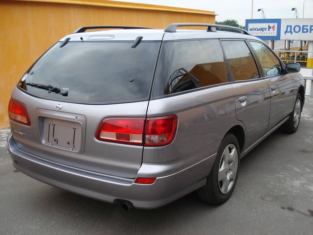 2002 Nissan Avenir Salut