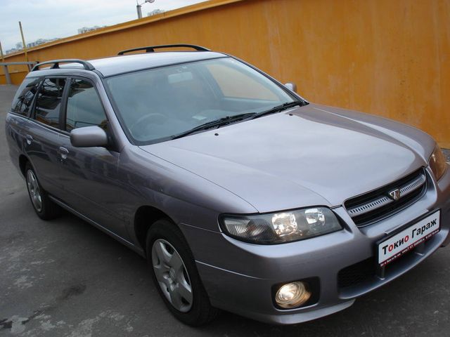 2002 Nissan Avenir Salut