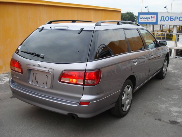2002 Nissan Avenir Salut