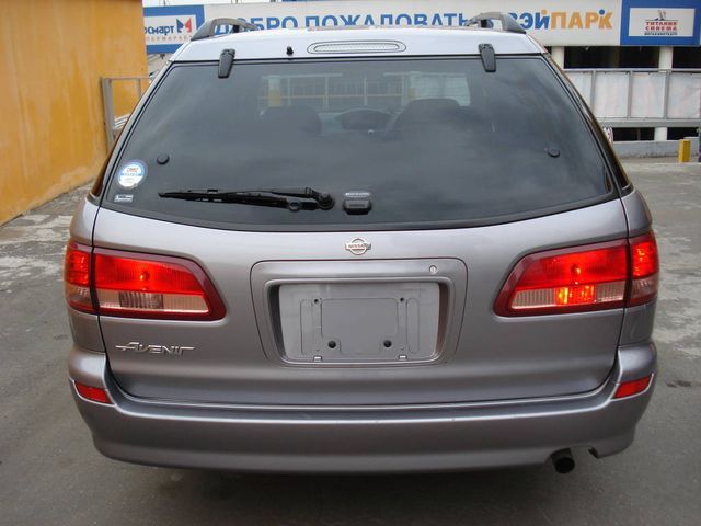 2002 Nissan Avenir Salut