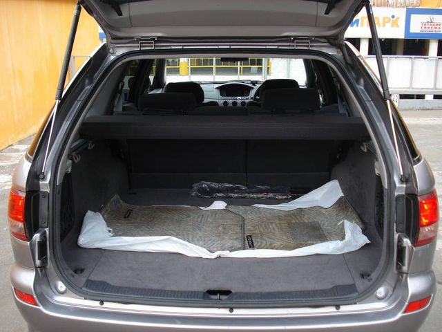 2002 Nissan Avenir Salut
