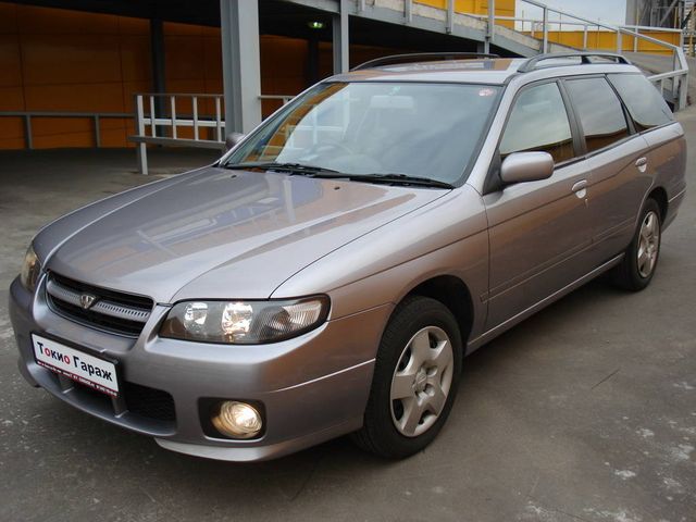 2002 Nissan Avenir Salut