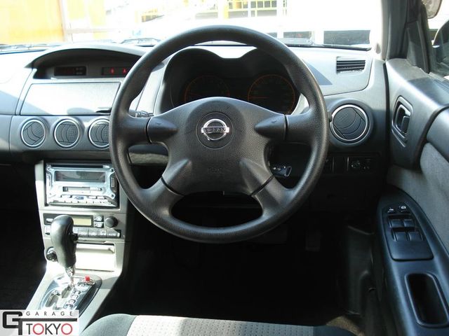 2003 Nissan Avenir Salut