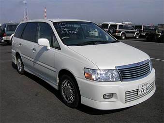 1999 Nissan Bassara Photos