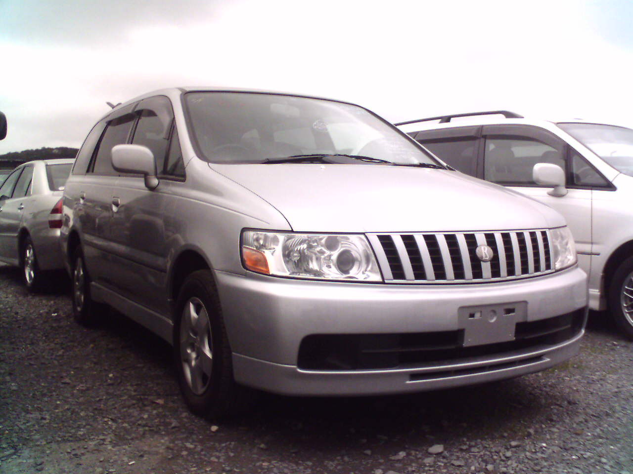 1999 Nissan Bassara Photos