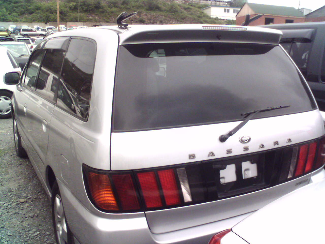 1999 Nissan Bassara Pictures