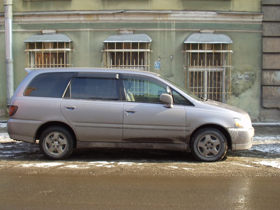 1999 Nissan Bassara Pictures