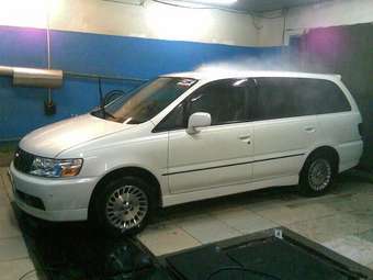 1999 Nissan Bassara Pictures