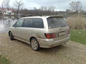 1999 Nissan Bassara Photos