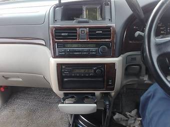 1999 Nissan Bassara Pics