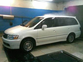 1999 Nissan Bassara Pictures