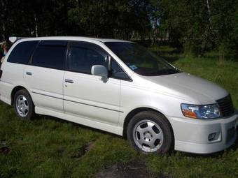 1999 Nissan Bassara Photos