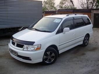 1999 Nissan Bassara Pictures