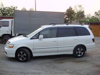 1999 Nissan Bassara Photos