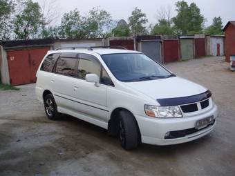 1999 Nissan Bassara Images