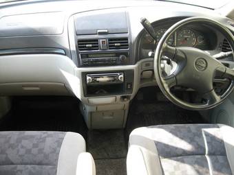 1999 Nissan Bassara Pictures