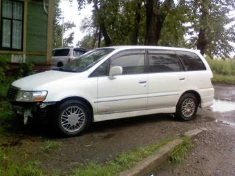 1999 Nissan Bassara Photos