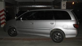 1999 Nissan Bassara Pictures