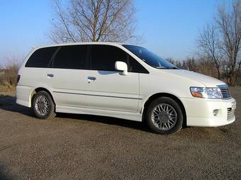 Nissan Bassara