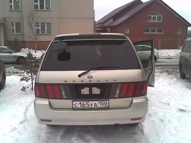 2000 Nissan Bassara