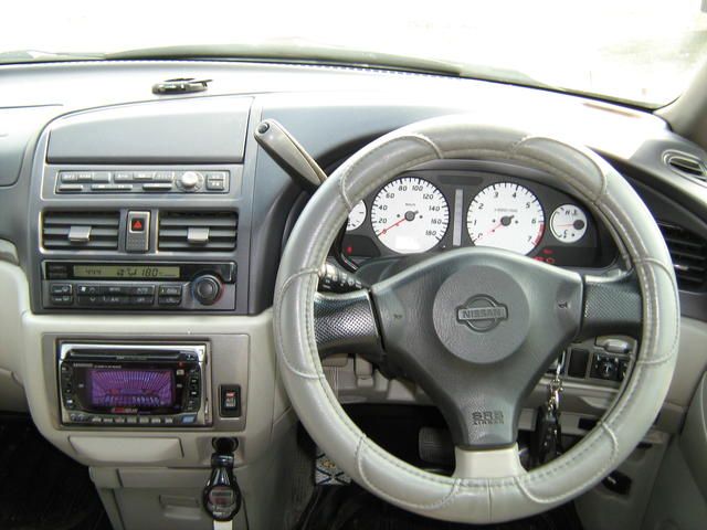 2000 Nissan Bassara