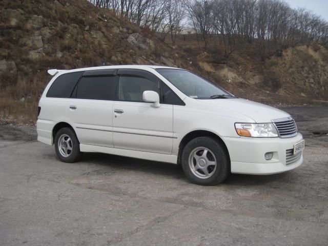 2000 Nissan Bassara