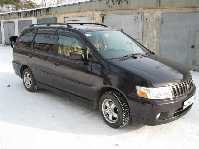 2000 Nissan Bassara