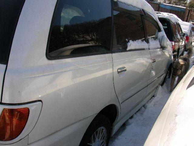 2000 Nissan Bassara