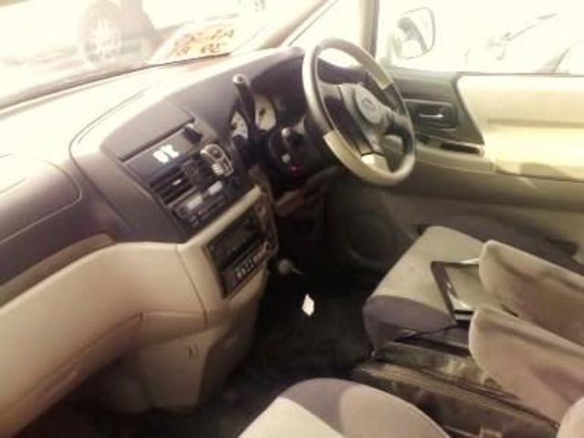 2000 Nissan Bassara
