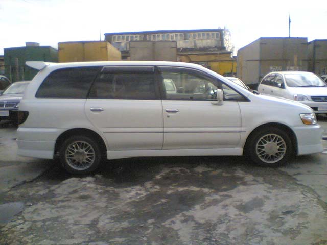 2000 Nissan Bassara Pictures
