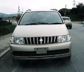 2000 Nissan Bassara Pictures