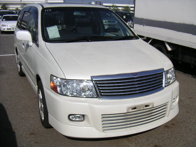 2000 Nissan Bassara Photos