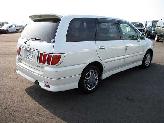 2000 Nissan Bassara Images