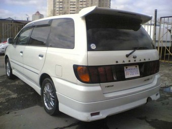 2000 Nissan Bassara Images