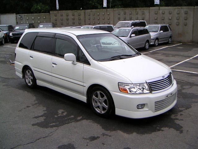 2000 Nissan Bassara Photos