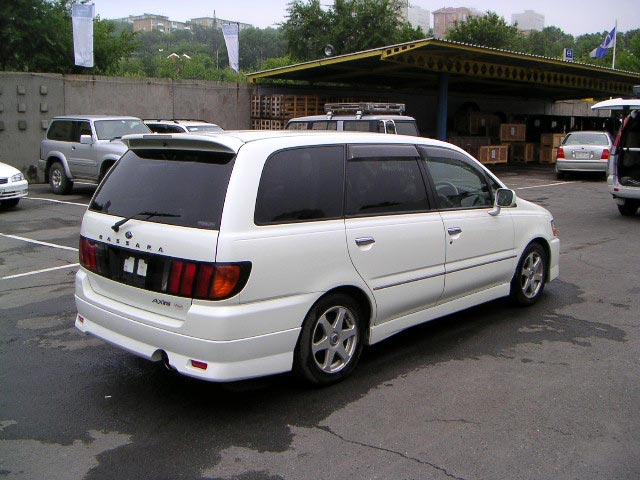 2000 Nissan Bassara Pictures