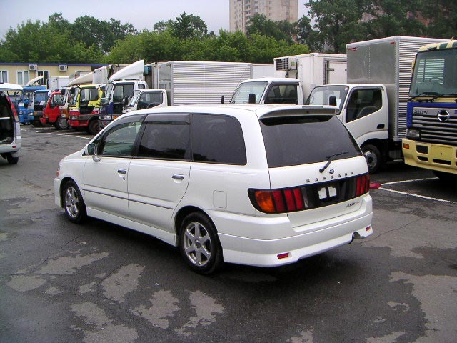 2000 Nissan Bassara Photos