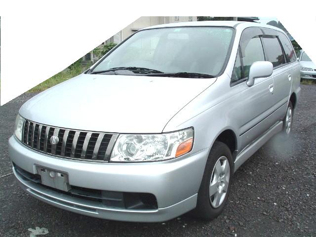 2000 Nissan Bassara Pics