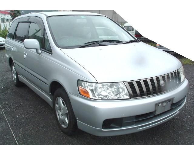 2000 Nissan Bassara Pictures