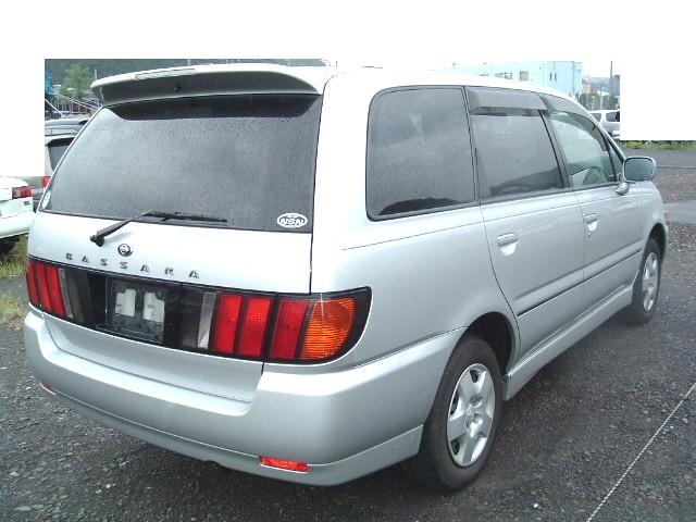 2000 Nissan Bassara Pictures