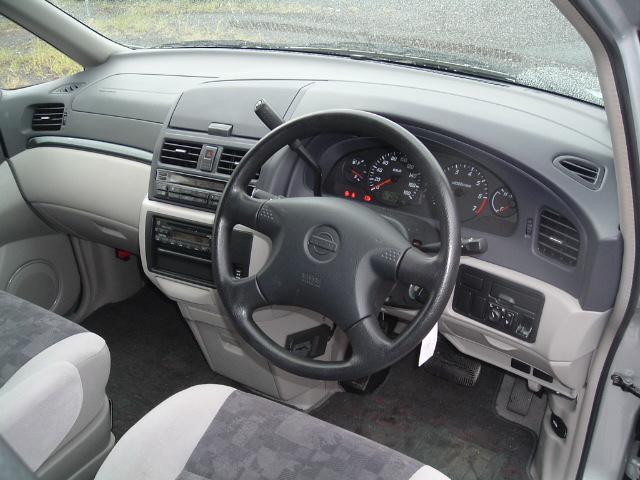 2000 Nissan Bassara Pictures