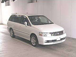 2000 Nissan Bassara Pictures